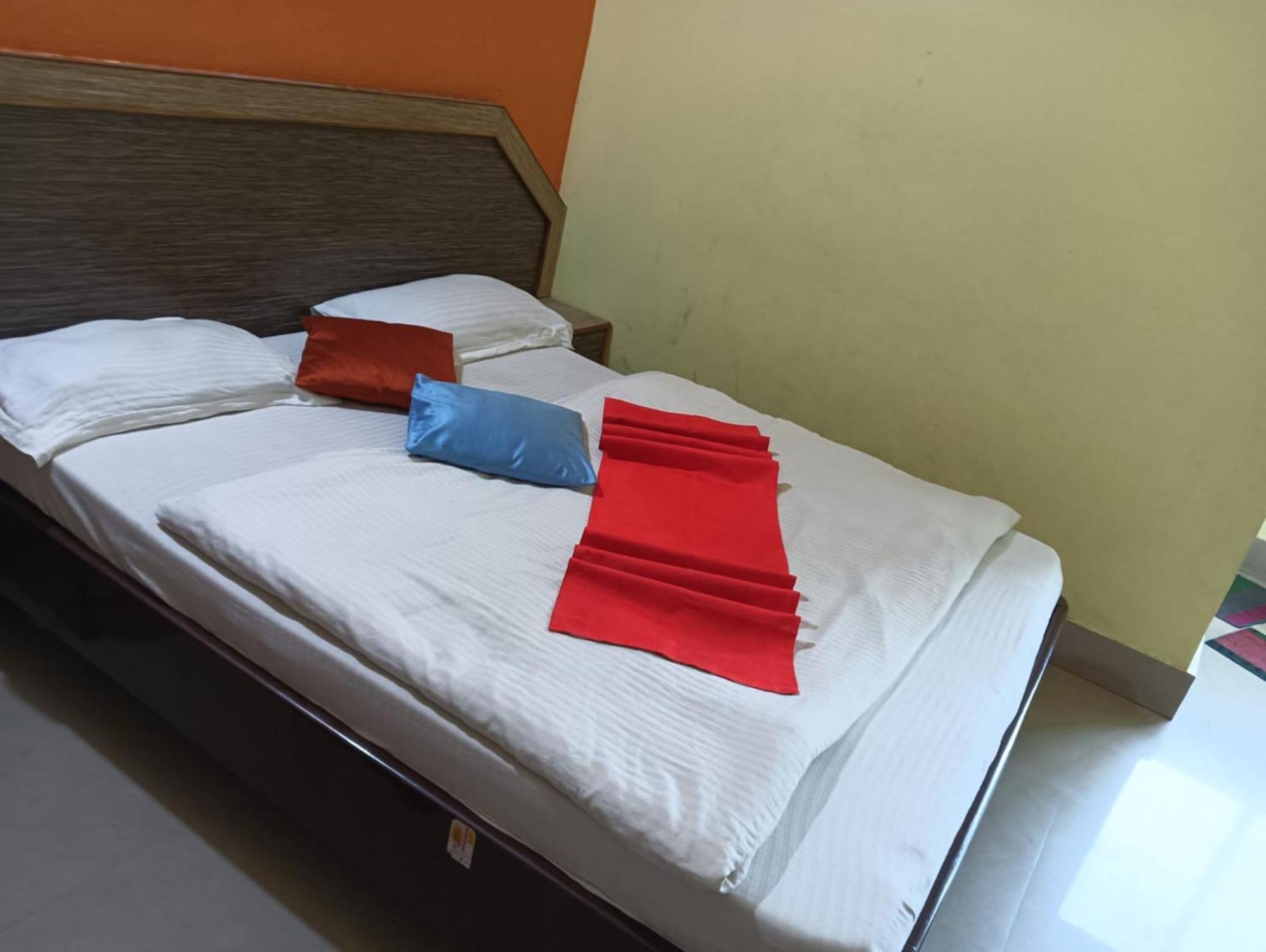 Hotel D2 Holiday Inn -Near Niladri Sea Beach - Puri - Official Verified Extérieur photo