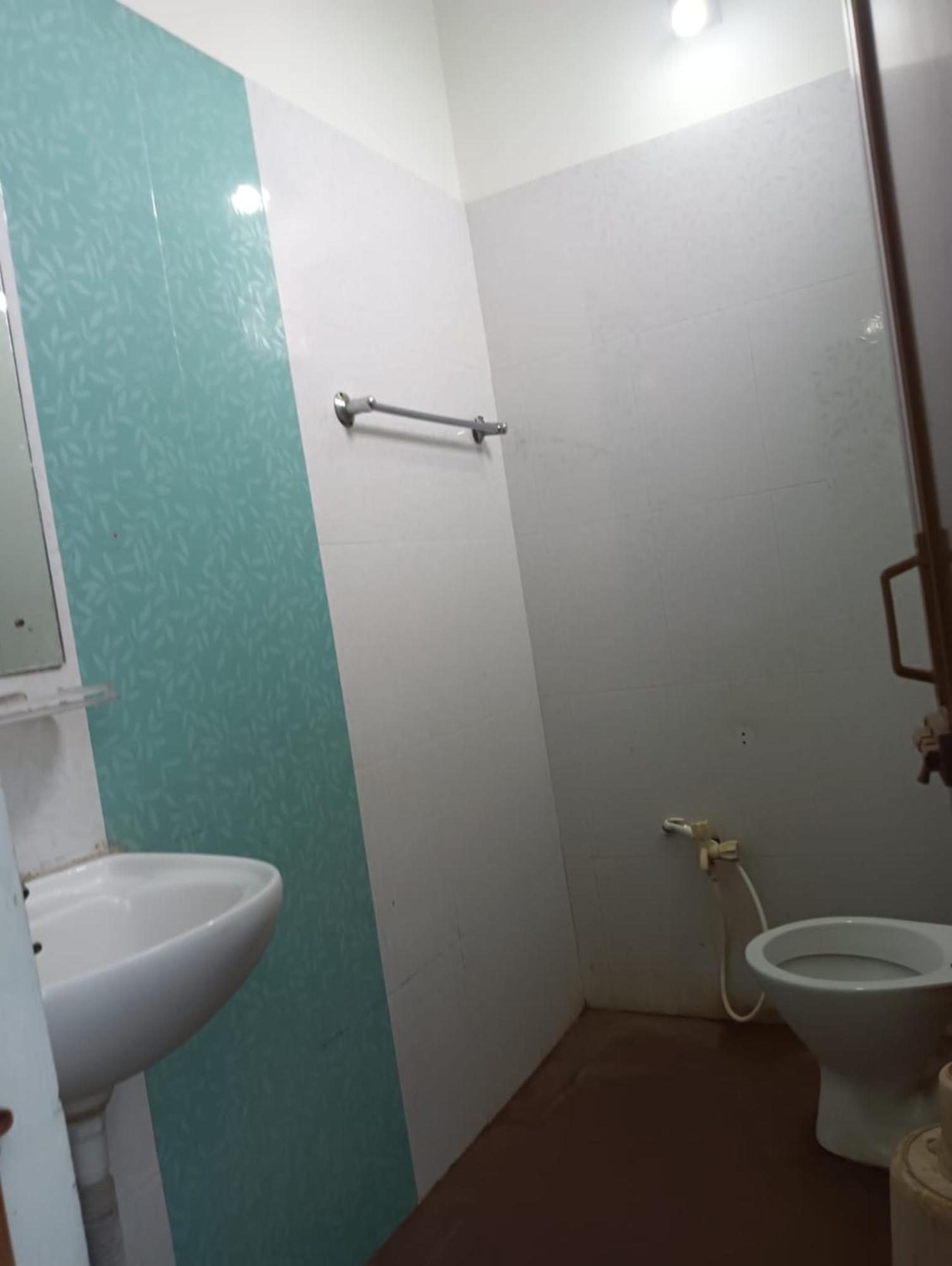 Hotel D2 Holiday Inn -Near Niladri Sea Beach - Puri - Official Verified Extérieur photo